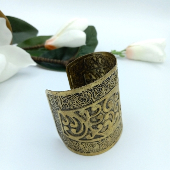 Vintage Etched Brass Open Cuff Wide Bangle Boho - Picture 3 of 9